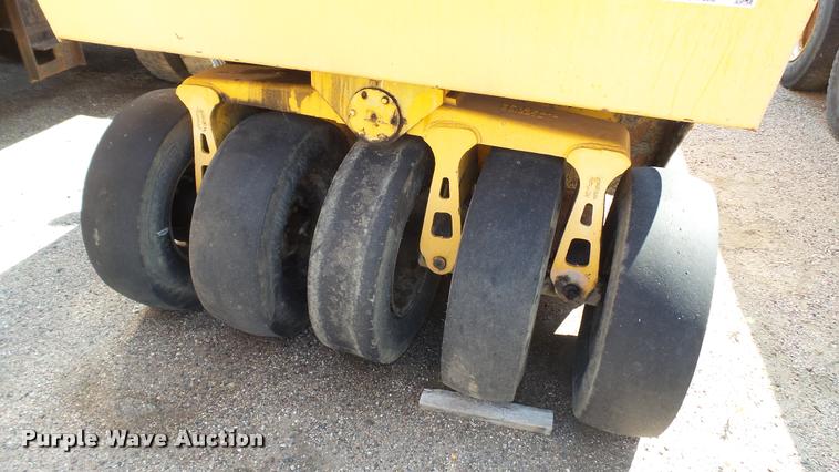 image for item DB9330 1982 Ferguson SP912 pneumatic roller