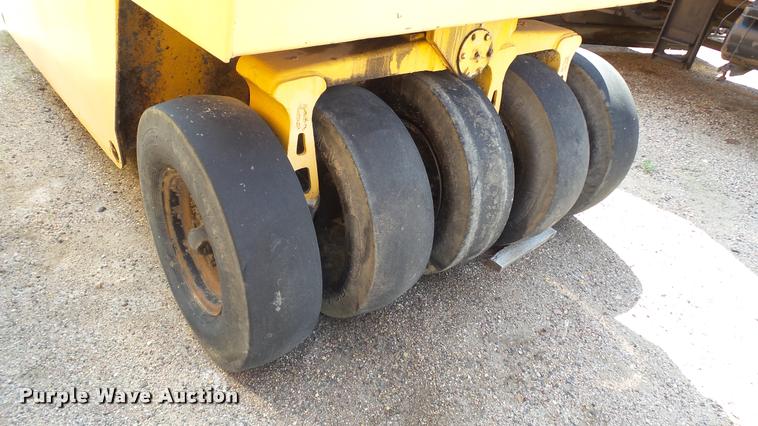 image for item DB9330 1982 Ferguson SP912 pneumatic roller