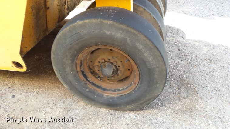 image for item DB9330 1982 Ferguson SP912 pneumatic roller