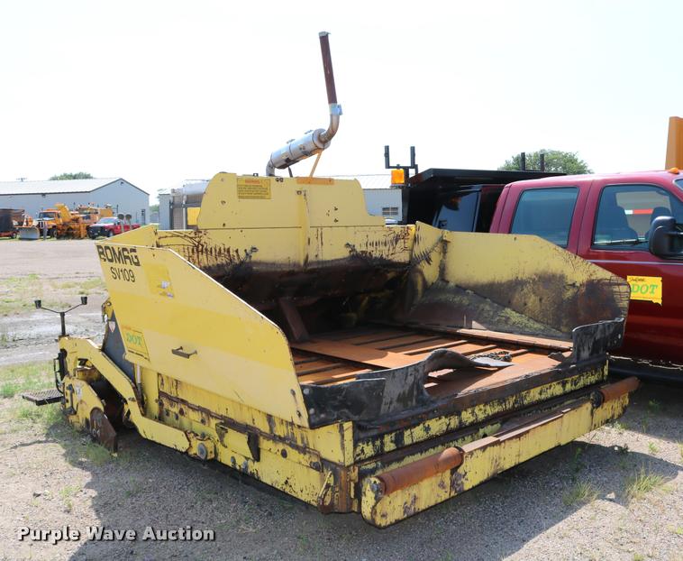 image for item DB9332 2006 Bomag paver