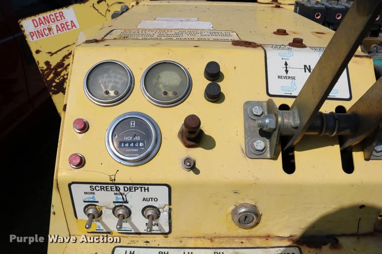 image for item DB9332 2006 Bomag paver