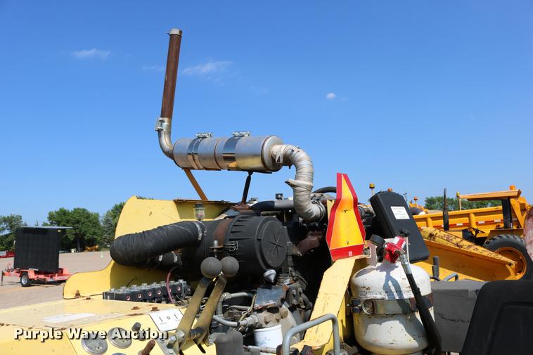 image for item DB9332 2006 Bomag paver