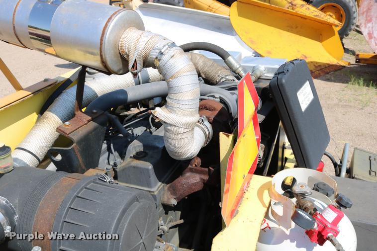 image for item DB9332 2006 Bomag paver