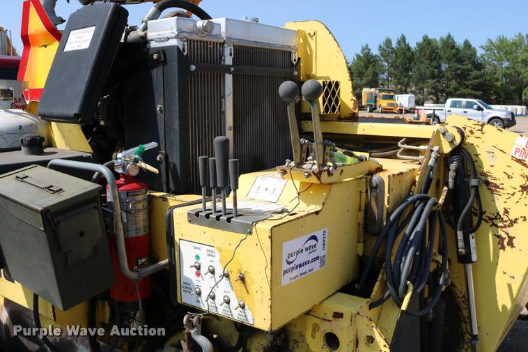 image for item DB9332 2006 Bomag paver