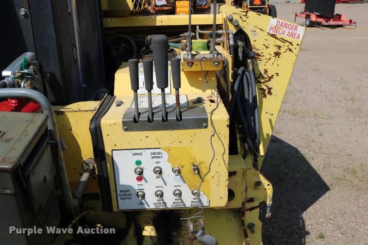 image for item DB9332 2006 Bomag paver