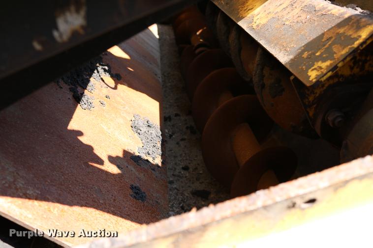 image for item DB9332 2006 Bomag paver