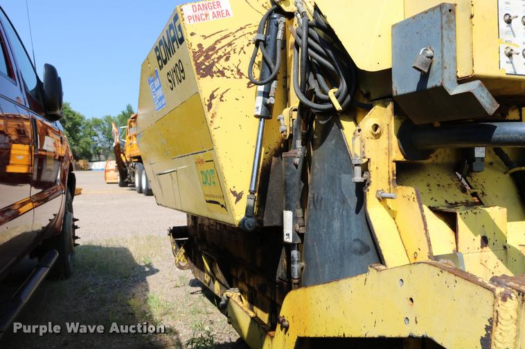 image for item DB9332 2006 Bomag paver