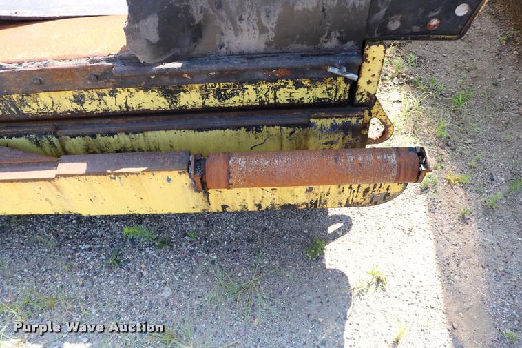 image for item DB9332 2006 Bomag paver