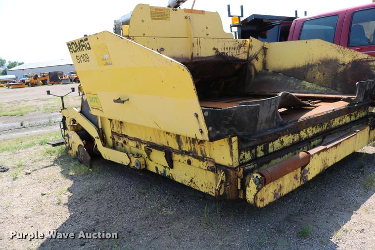 image for item DB9332 2006 Bomag paver