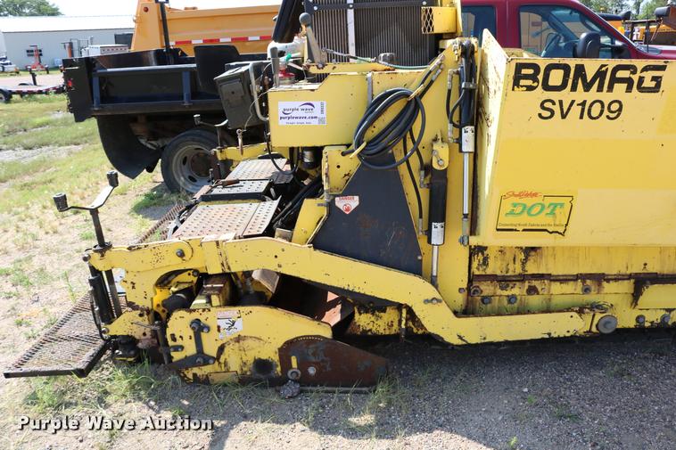 image for item DB9332 2006 Bomag paver