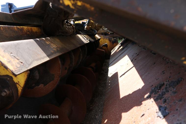 image for item DB9332 2006 Bomag paver