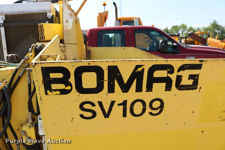 image for item DB9332 2006 Bomag paver