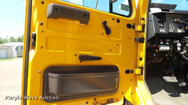 image for item DB9341 1998 International 2554 dump truck