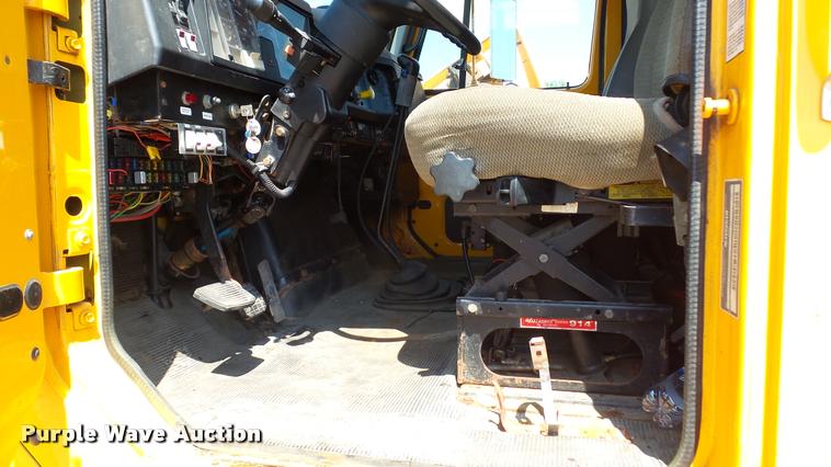 image for item DB9341 1998 International 2554 dump truck