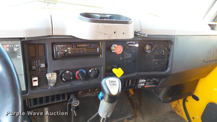 image for item DB9341 1998 International 2554 dump truck