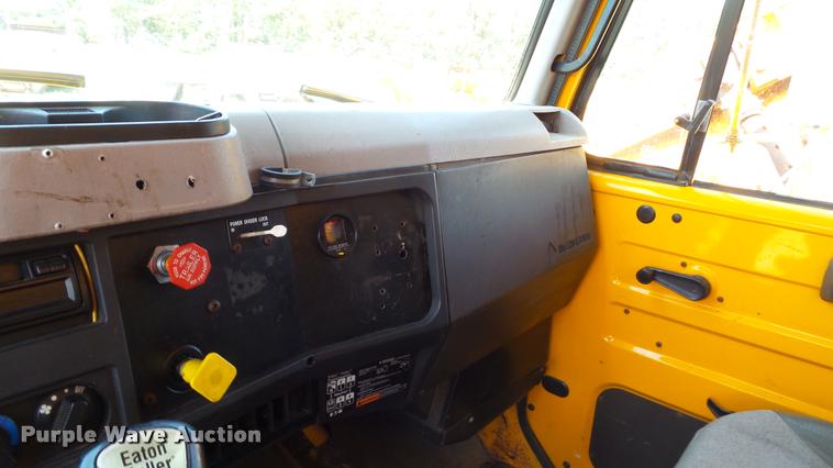image for item DB9341 1998 International 2554 dump truck