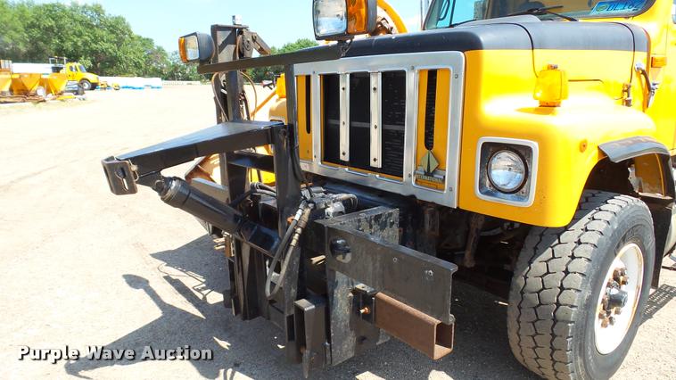 image for item DB9341 1998 International 2554 dump truck