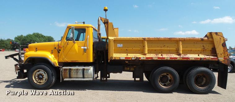 image for item DB9343 2001 International F2554 dump truck