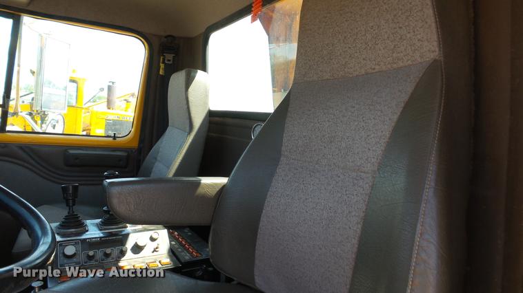 image for item DB9343 2001 International F2554 dump truck