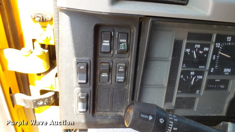 image for item DB9343 2001 International F2554 dump truck