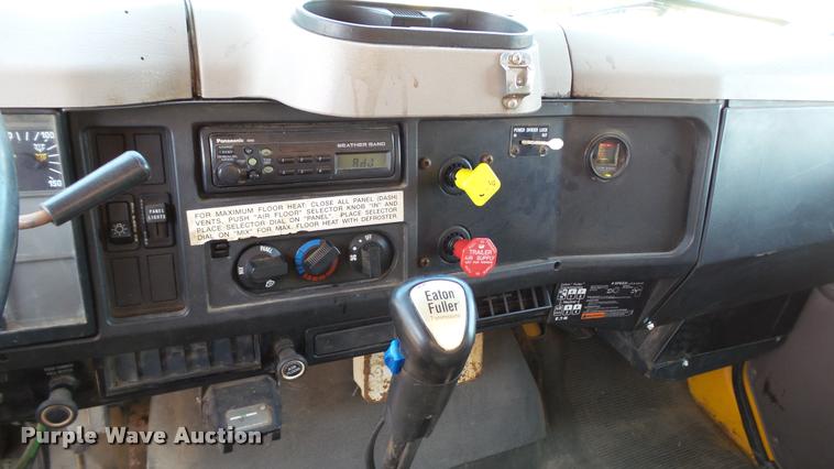 image for item DB9343 2001 International F2554 dump truck