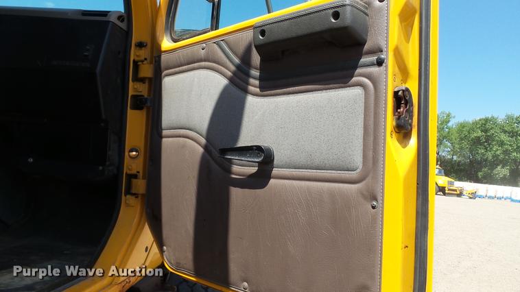 image for item DB9343 2001 International F2554 dump truck