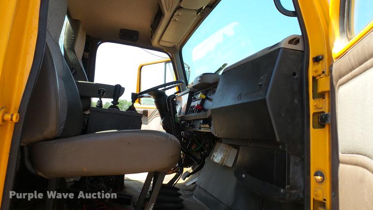 image for item DB9343 2001 International F2554 dump truck