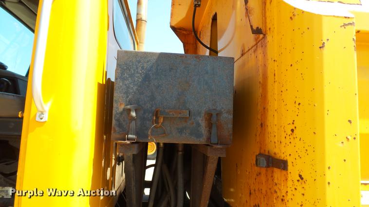 image for item DB9343 2001 International F2554 dump truck