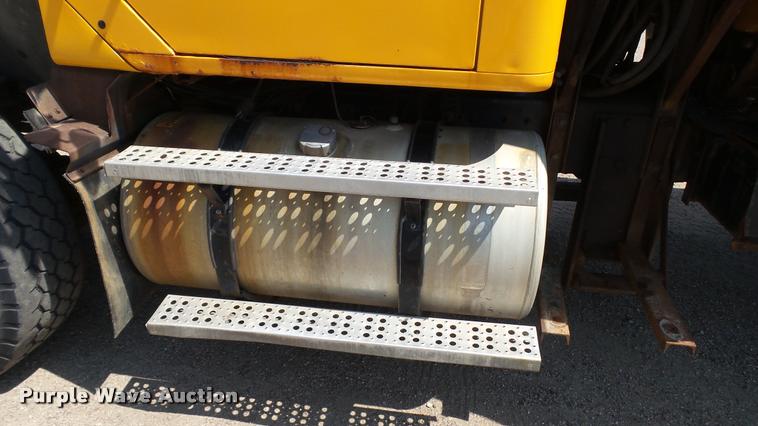 image for item DB9343 2001 International F2554 dump truck