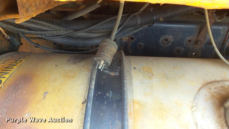 image for item DB9343 2001 International F2554 dump truck