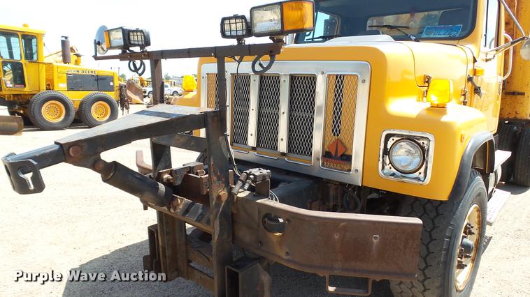 image for item DB9343 2001 International F2554 dump truck