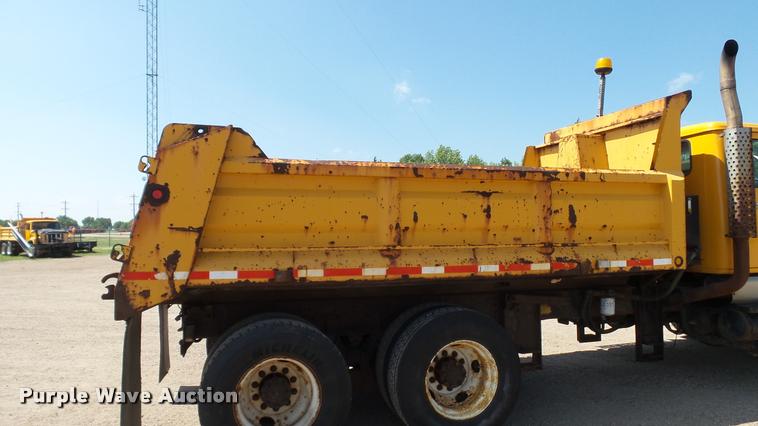 image for item DB9343 2001 International F2554 dump truck