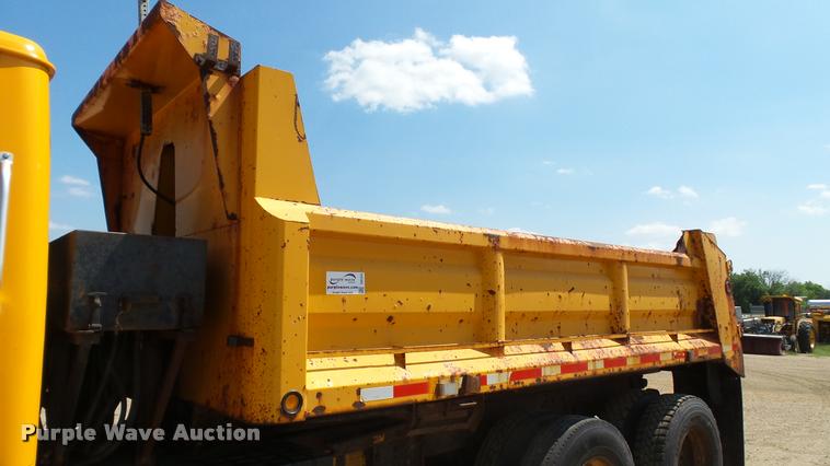 image for item DB9343 2001 International F2554 dump truck