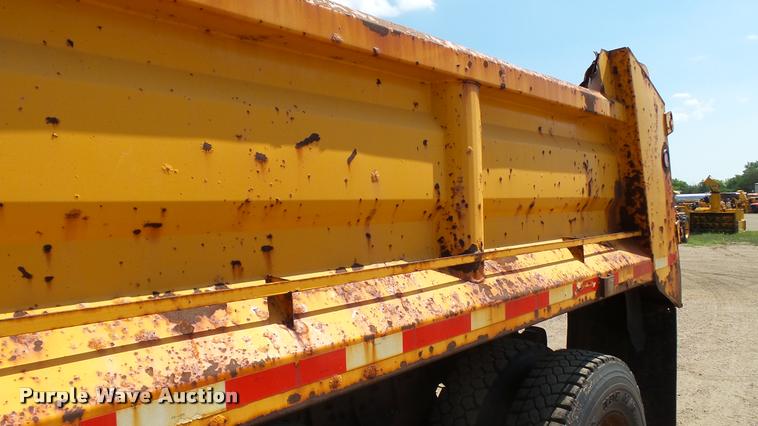 image for item DB9343 2001 International F2554 dump truck