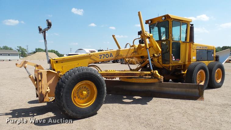 image for item DB9346 1984 John Deere 770A motor grader