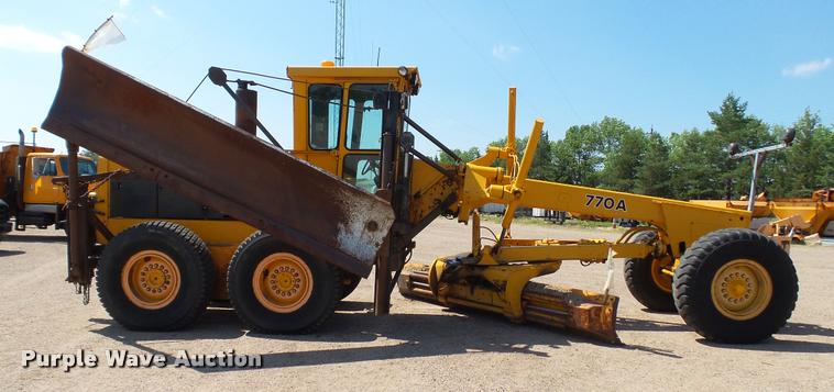 image for item DB9346 1984 John Deere 770A motor grader