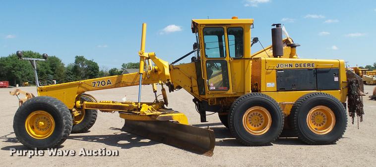 image for item DB9346 1984 John Deere 770A motor grader