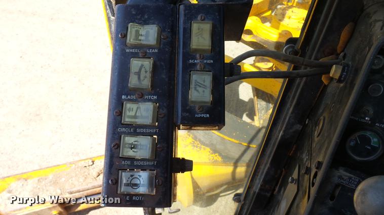 image for item DB9346 1984 John Deere 770A motor grader