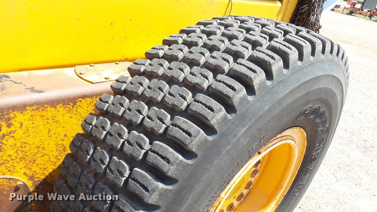 image for item DB9346 1984 John Deere 770A motor grader