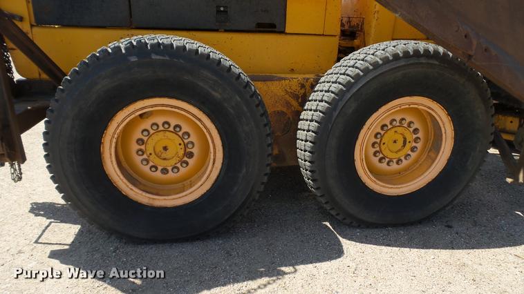 image for item DB9346 1984 John Deere 770A motor grader