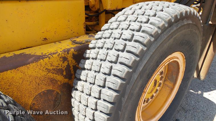 image for item DB9346 1984 John Deere 770A motor grader