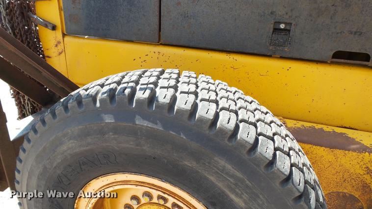 image for item DB9346 1984 John Deere 770A motor grader