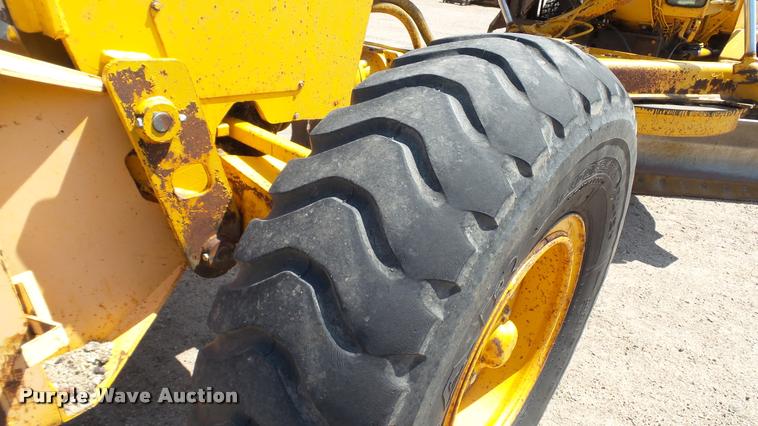 image for item DB9346 1984 John Deere 770A motor grader