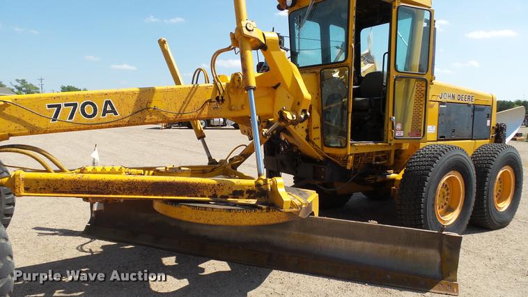 image for item DB9346 1984 John Deere 770A motor grader
