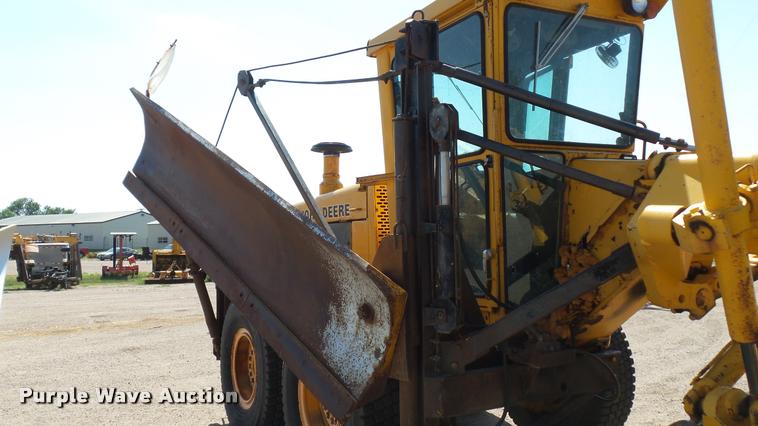image for item DB9346 1984 John Deere 770A motor grader
