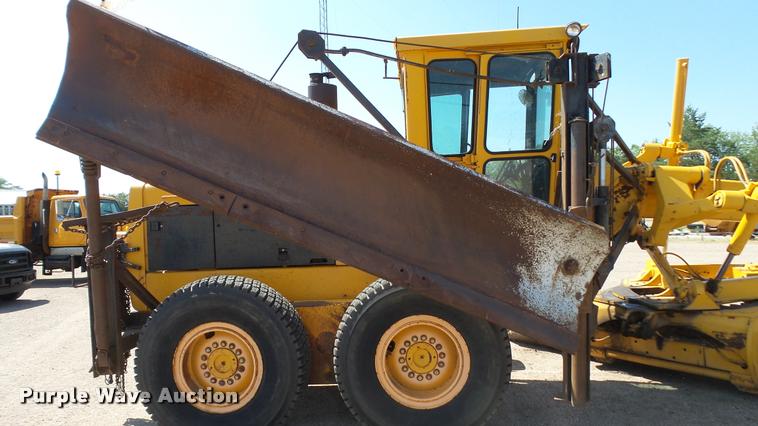 image for item DB9346 1984 John Deere 770A motor grader