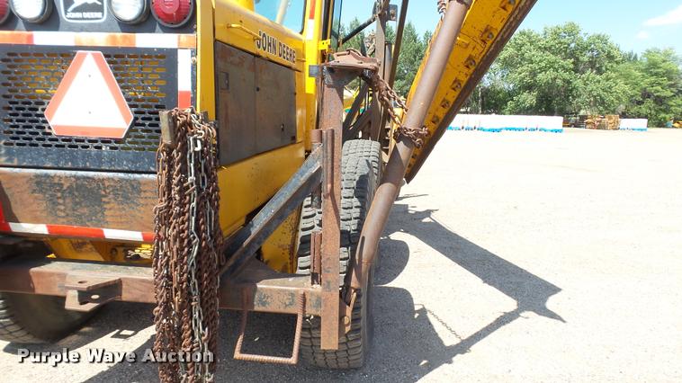 image for item DB9346 1984 John Deere 770A motor grader