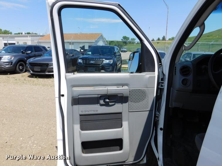 image for item DB9438 2010 Ford E350 Super Duty XL Extended van