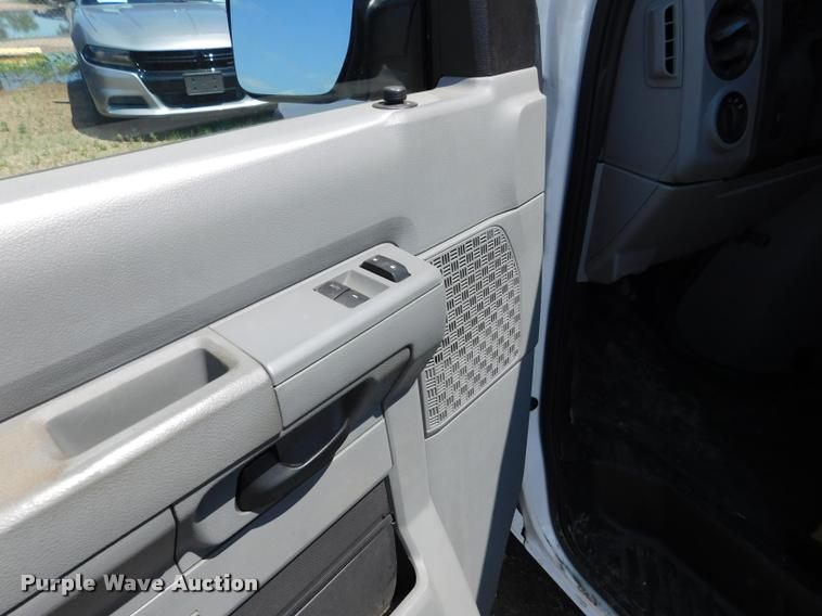 image for item DB9438 2010 Ford E350 Super Duty XL Extended van