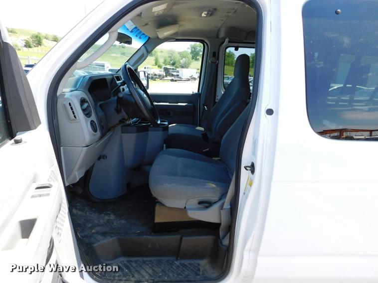 image for item DB9438 2010 Ford E350 Super Duty XL Extended van